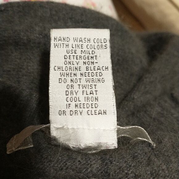 Newton Buying Company Sweater Pullover Womens L/S*Gray Lambswool Angora Luxury - Picture 8 of 8